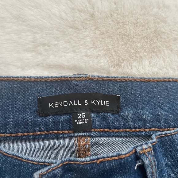 Dark washed ripped skinny jeans from the Kendall and Kylie collection, size 25US - Picture 2 of 3